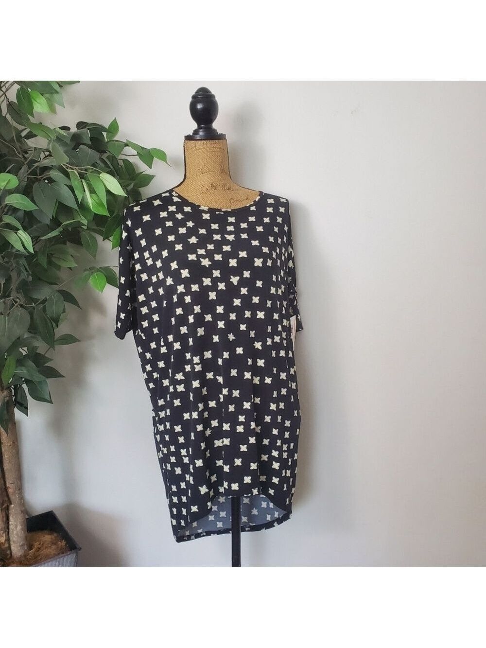 NEW IRMA Lularoe Silky Soft Womens Short Sleeve Shirt Size XXS Black & Cream *